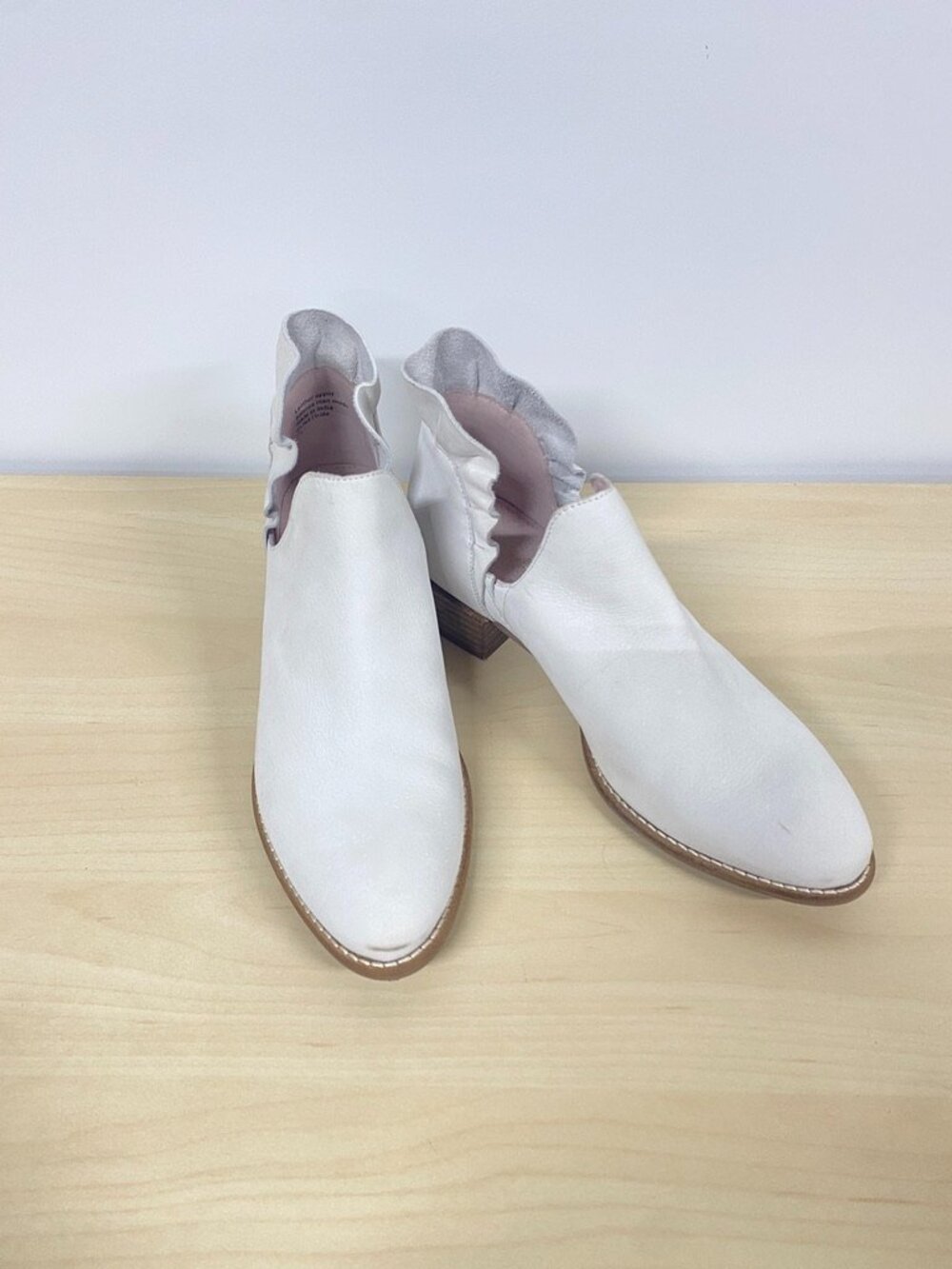 Seychelles Renowned White Nubuck Ruffle Ankle Booties Size 7.5